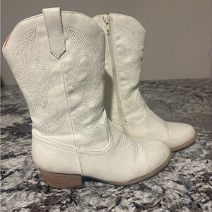White Jellypop Kids “Howdy” Western Boot – Size 4 (Big Kid)